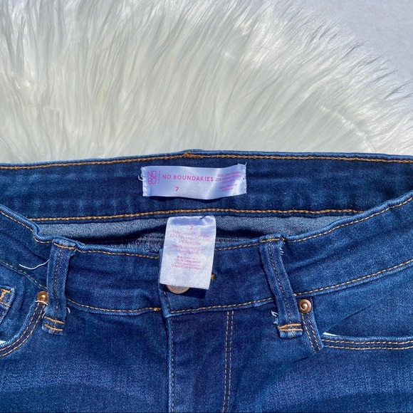 No Boundaries distressed ankle jeans - Picture 5 of 7